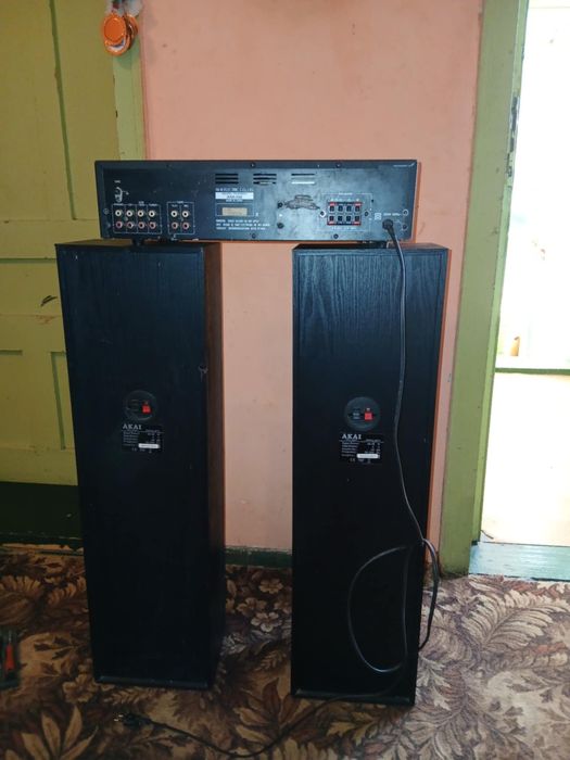 Усилвател с тонколони AKAI