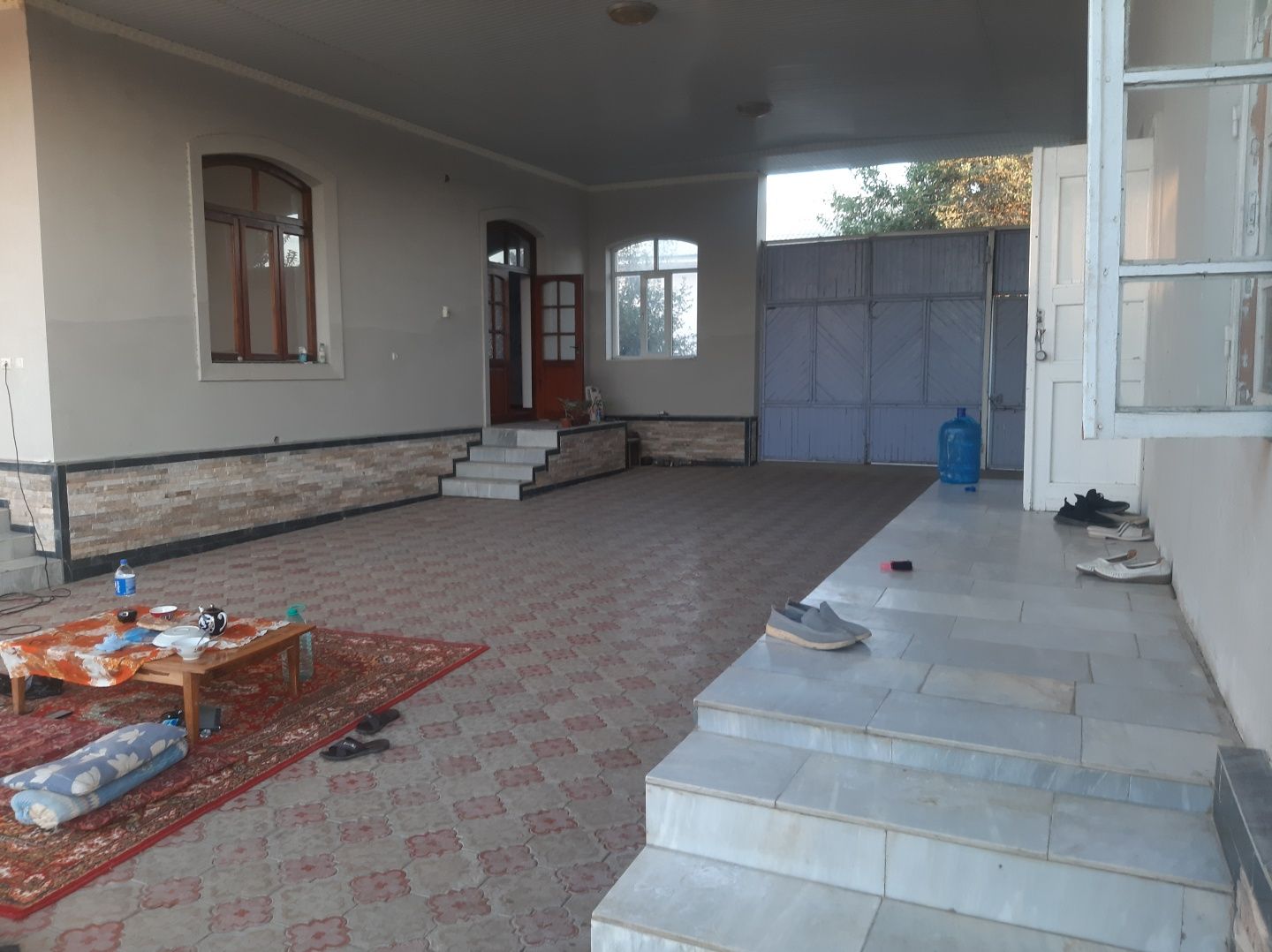 Srochna hovli sotiladi