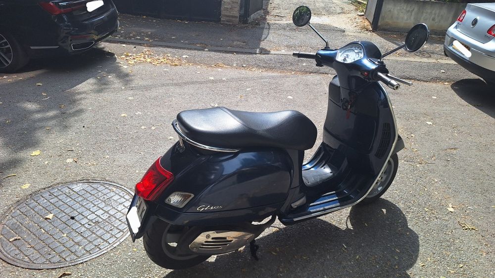 Vespa GTS 125                            .