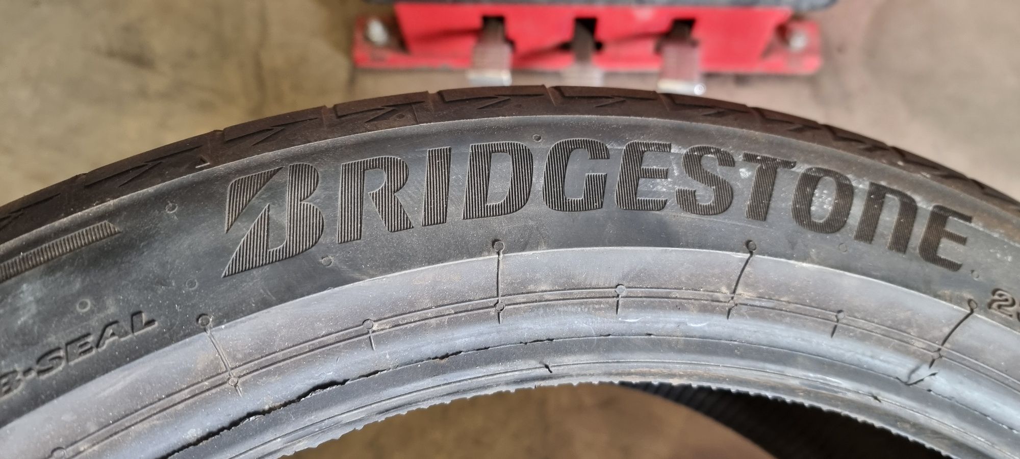 2бр 235/45/21 Bridgestone (2021)