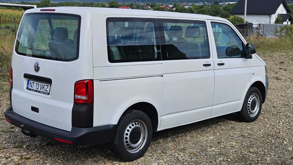 Volkswagen Transporter 5 2.0 TDI 2010 8+1 locuri
