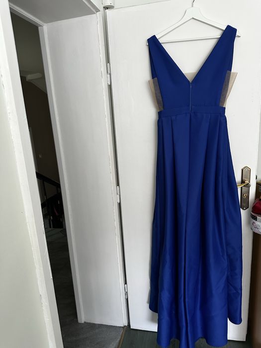 Официална рокля в кралско синьо