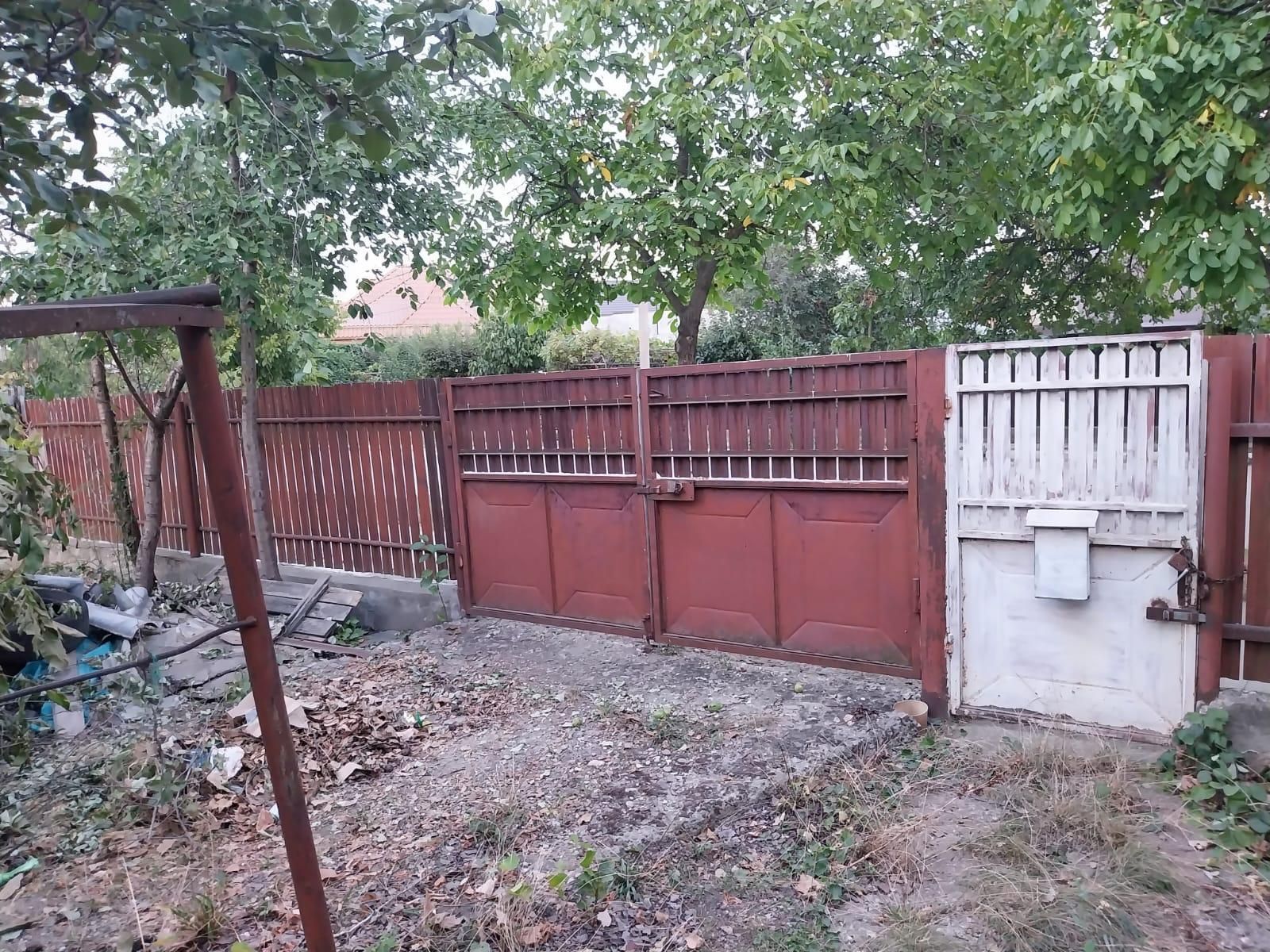 Vand teren intravilan490 mp cu casa veche 70 mp în Tecuci