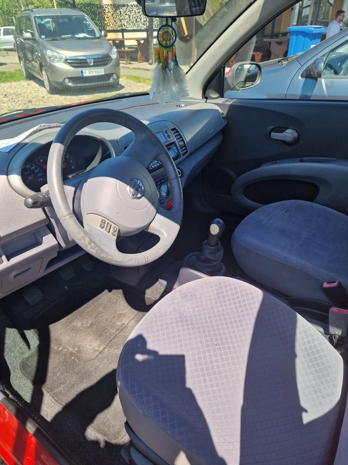 Nissan Micra rosu