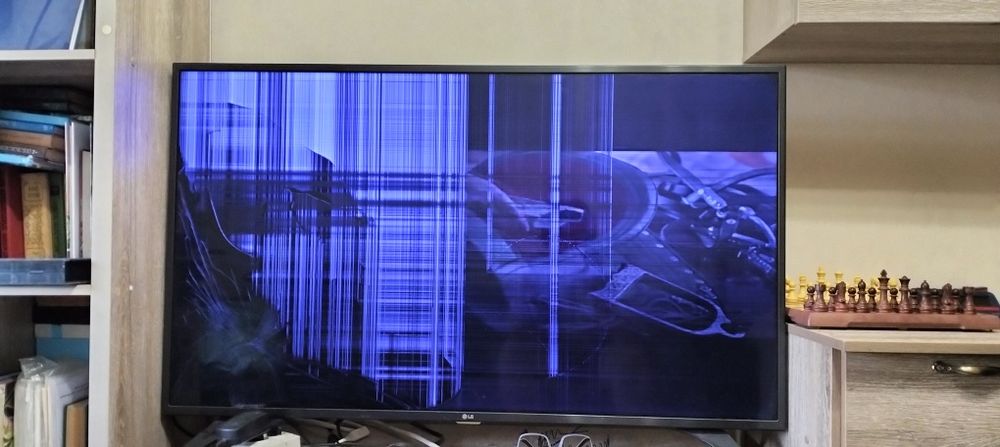 Телевизор LG (поломан экран) – на запчасти