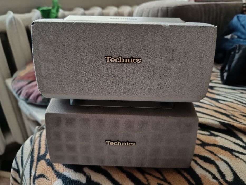 Колонки Technics тыловые и центр