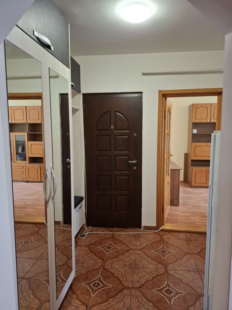 Închiriez apartament 2 camer zona Bucovina