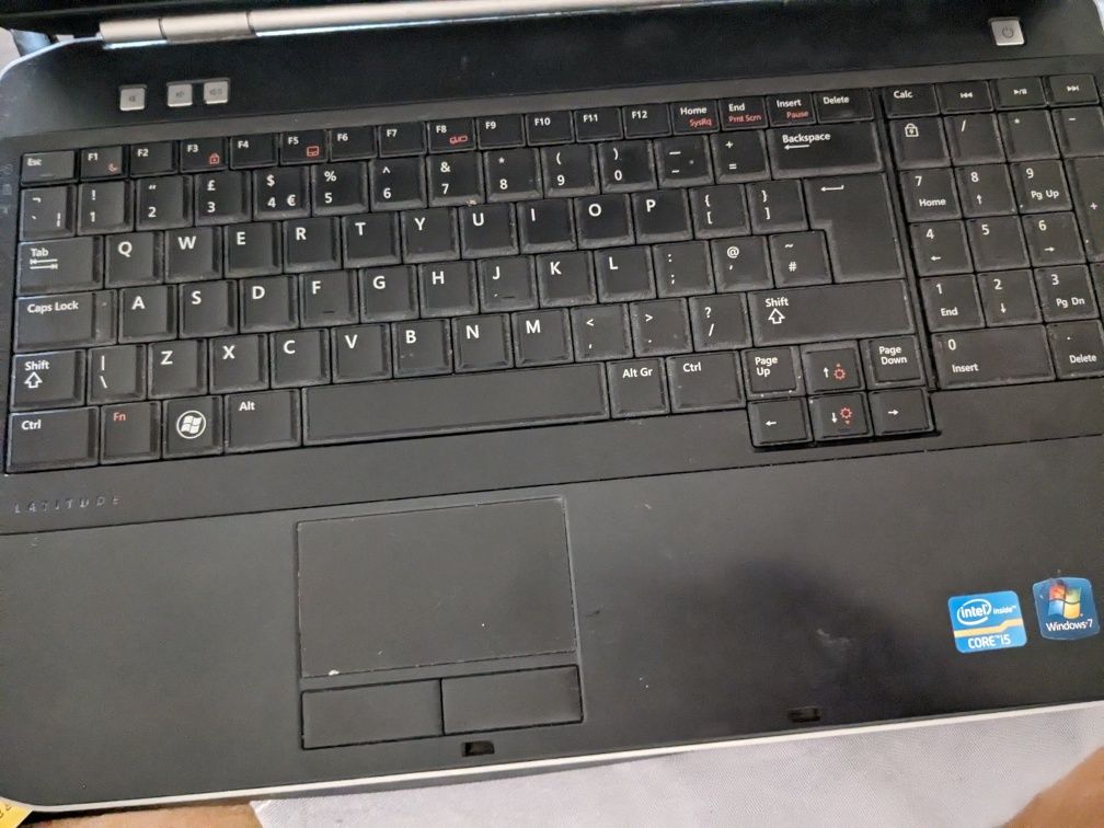 Лаптоп Dell Latitude e5520- Core i5; 12 GB RAM; 720 SSD