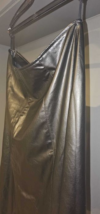 Чисто нова черна дълга лъскава кожена пола, размер "L"