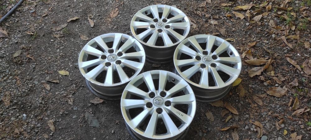 Комплект оригинальных дисков R16. Toyota Camry. Corolla