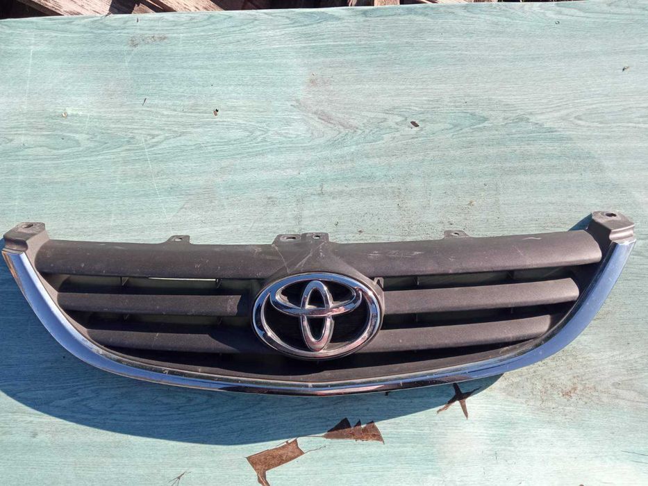 Маска и фарове за Toyota Avensis 2001 г.