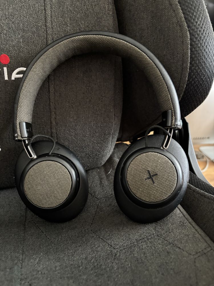 Casti SACKit TOUCHit Headphones Black:  Wireless freedom with TOUCHit