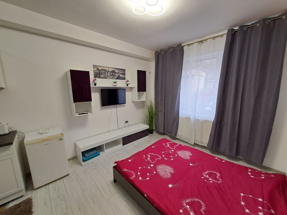 Garsoniera chirie regim hotelier (cu pat matrimonial)