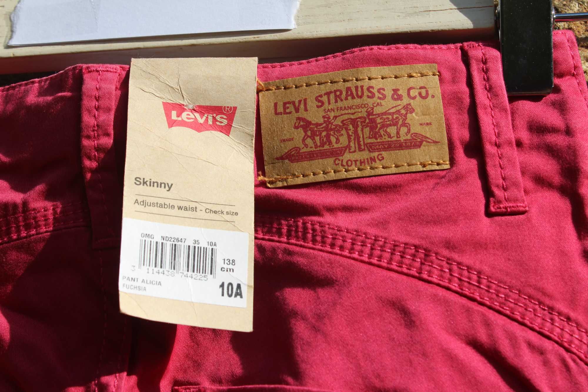 Червен марков ''Levi Strauss"детски панталон.ръст 138 см.