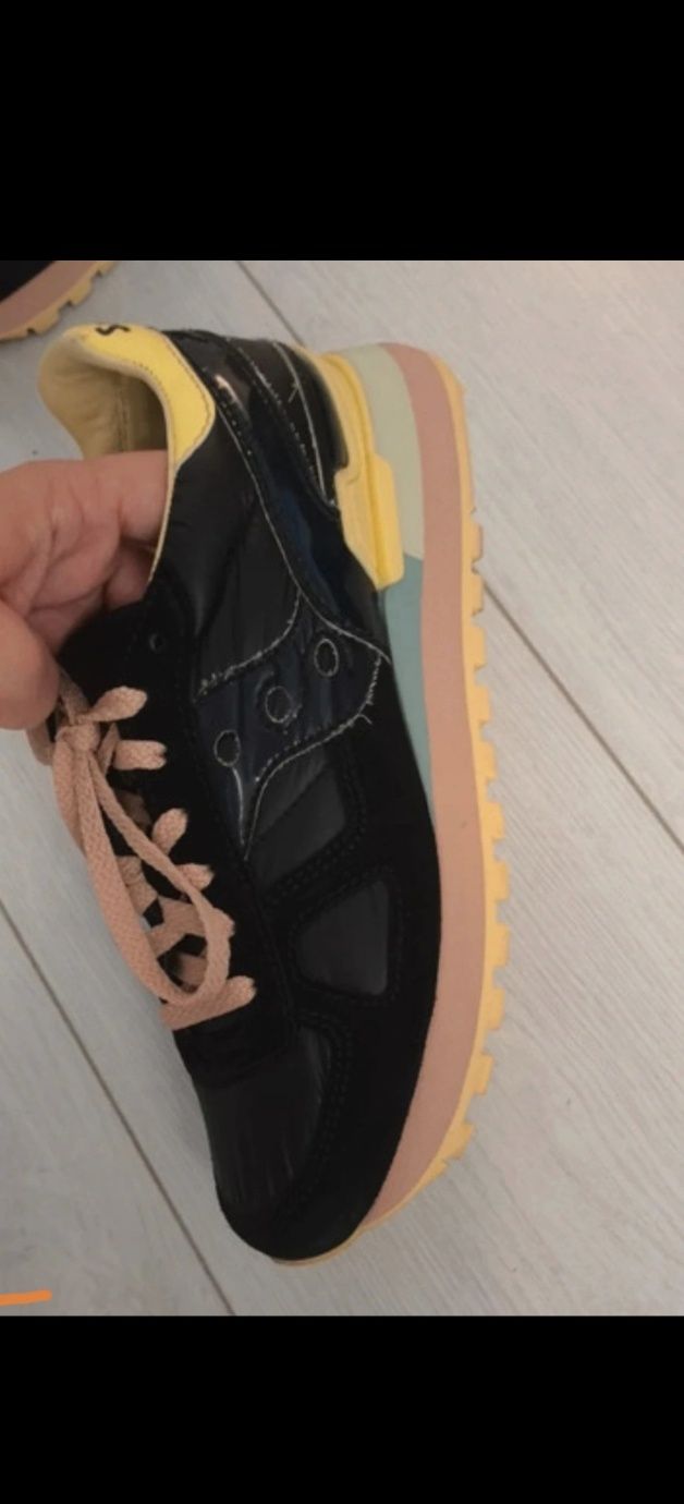 Adidasi Saucony 37,5, de fapt sunt un 36 (23cm talpa interioara)