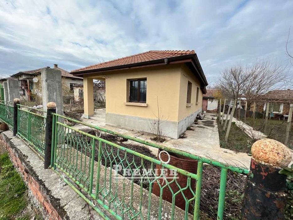 Нова, едноетажна къща в село Тръстиково на 25 км от Бургас