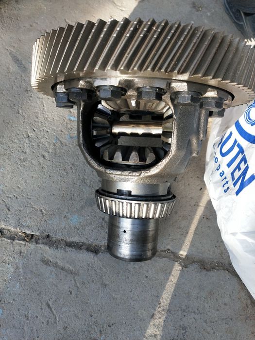 Редуктор передный Тайота Естима 3л