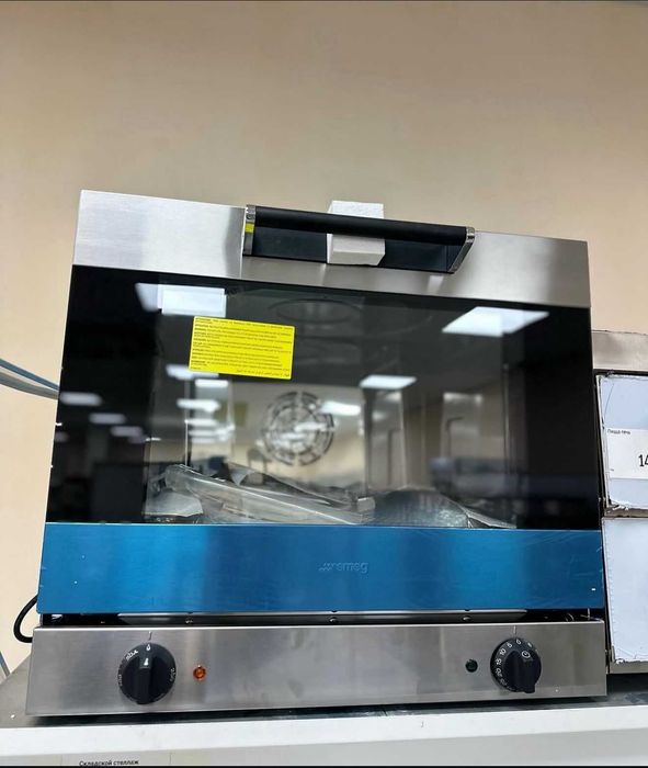 Продам новую конвекционную печь SMEG ALFA43 X