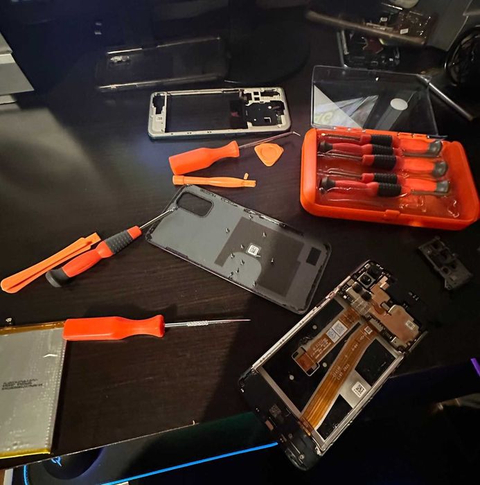 Reparații Laptopuri, Telefoane, PC, Console & Stații Audio