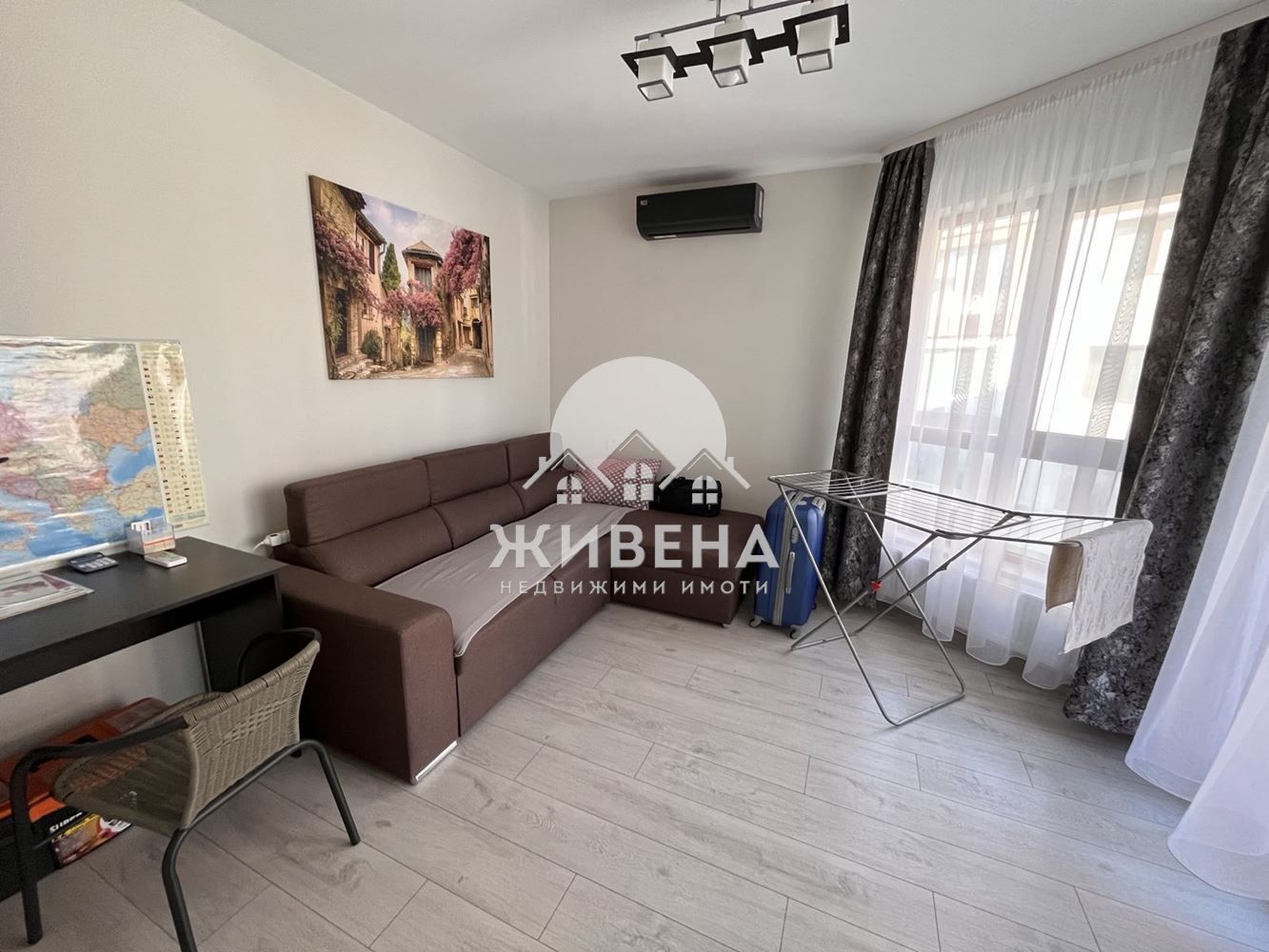 Продавам обзаведен 3-стаен апартамент, кв. Младост 1, с паркомясто