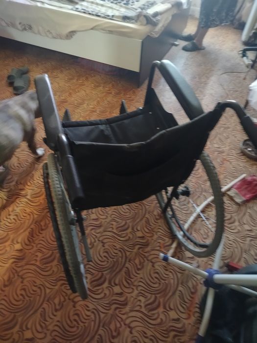 продам инвалидную каляску и подголовник