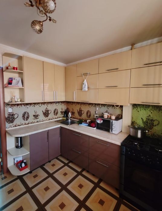 Продам 3 ком квартиру 4/5 ленинградка р-он 8 школы.