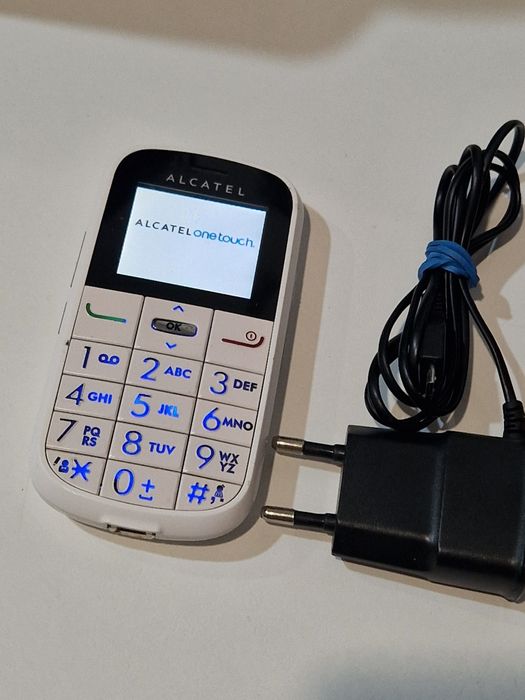 Super telefon cu butoane mari și display generos