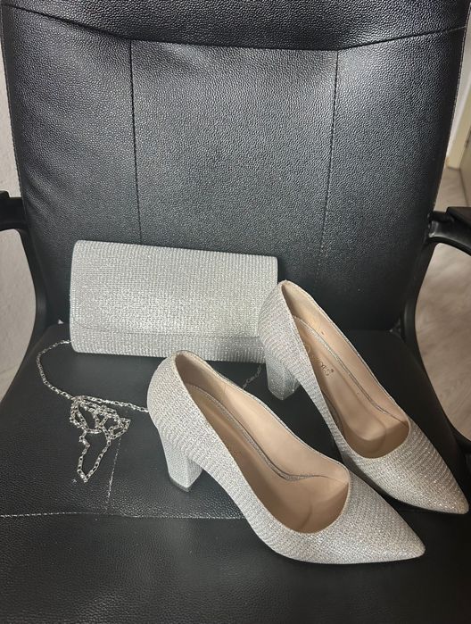 Обувки и чанта в сребристо за официален тоалет или абитуриентка