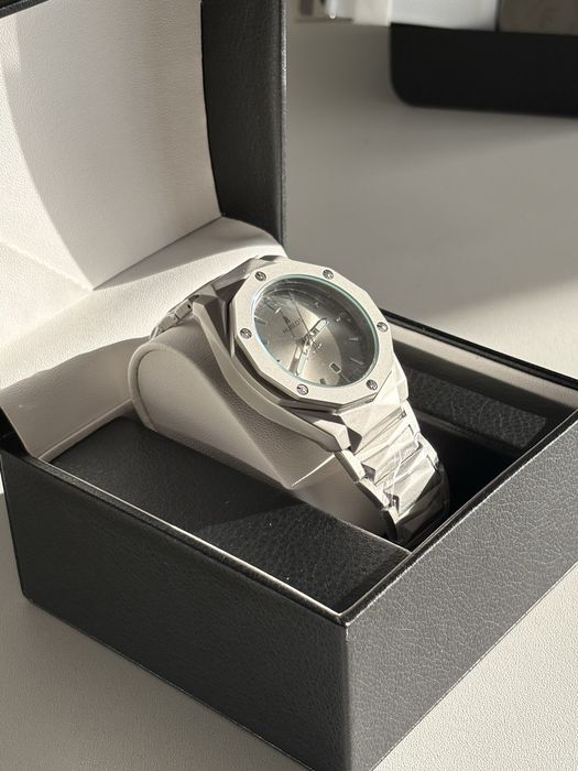 Жужские часы HUBLOT