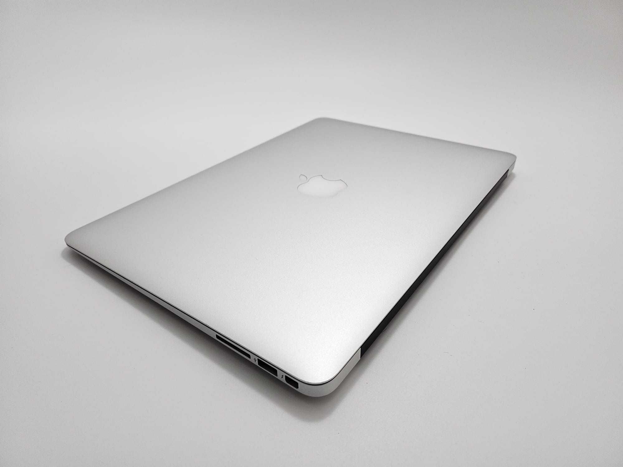 Oferta .Macbook Air 13,3  impecabil. Factura + GARANTIE