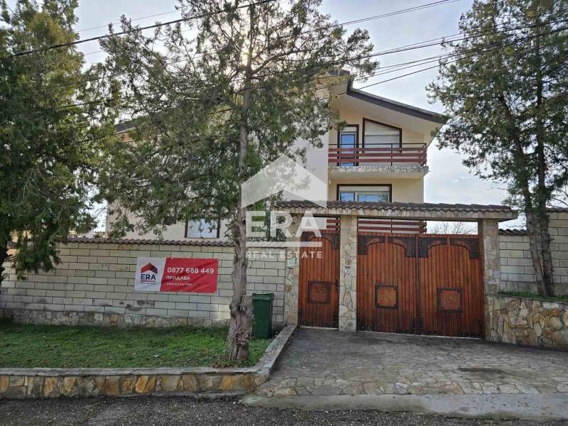 Многофамилна четириетажна къща в с. Басарбово