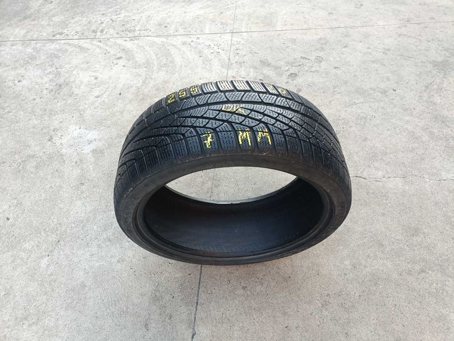 O anvelopa de iarna 255 35 20 pirelli sottozero 2 profil 7 mm