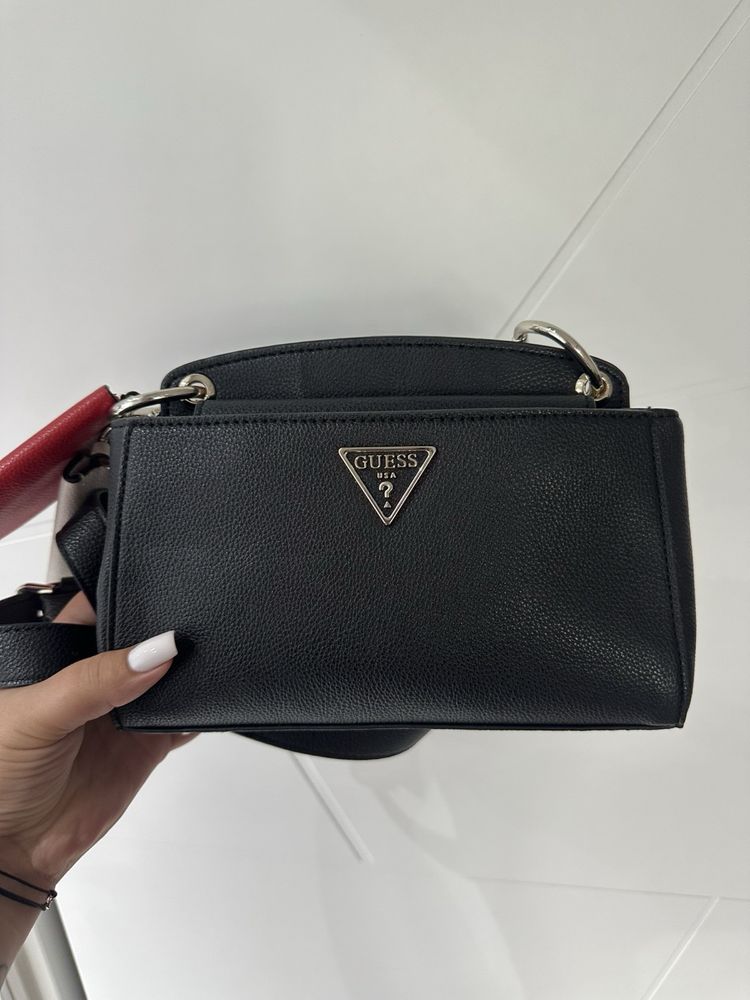 Чанта кожена Guess
