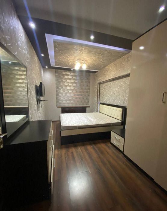 Квартира на Ц5-на небе 4/1/4 общ пл 85м  с обстановкой