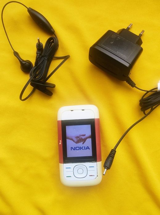 Nokia 5200 XpressMusic+accesorii originale ( orice rețea)
