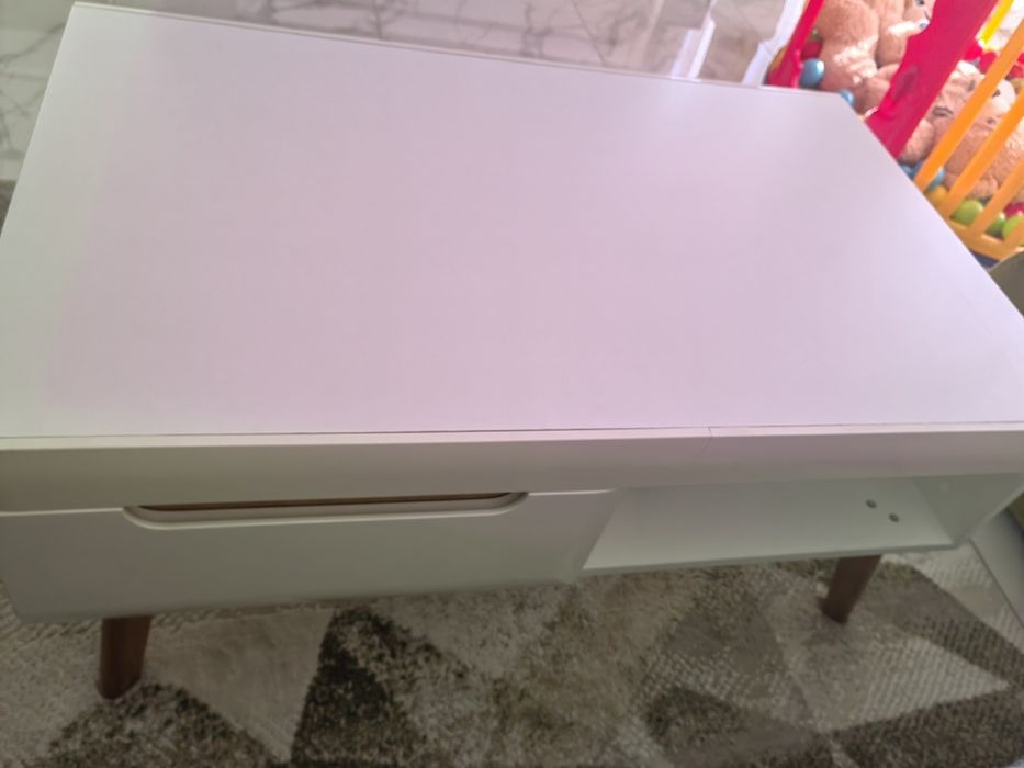 Холна маса с чекмеджета