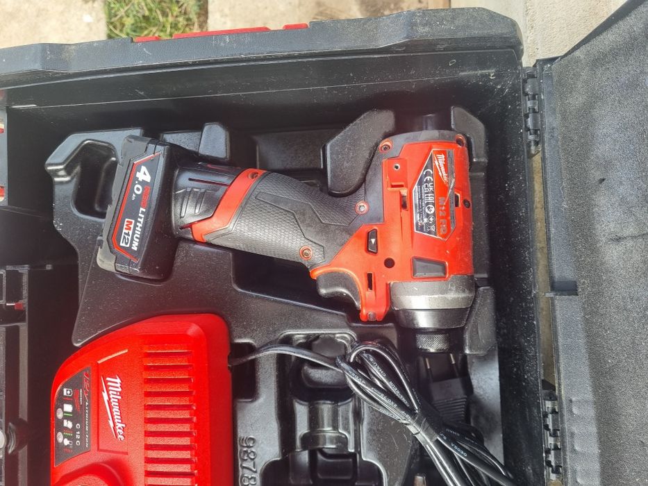 Set filetanta + impact pt biti m12 , 2 baterii,cutie incarcator