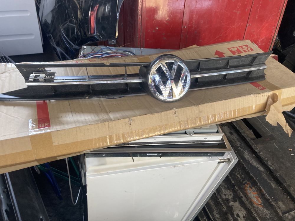 Решетка R line - VW POLO 2019”