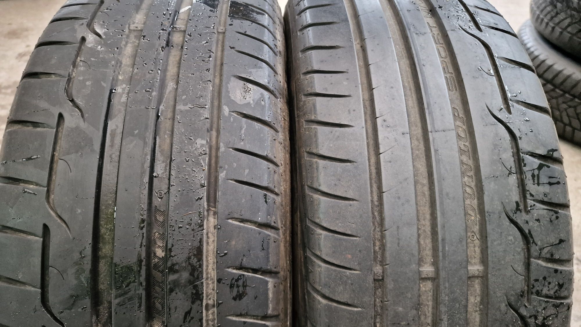 215 55 16 Dunlop  2 anvelope vara ca noi