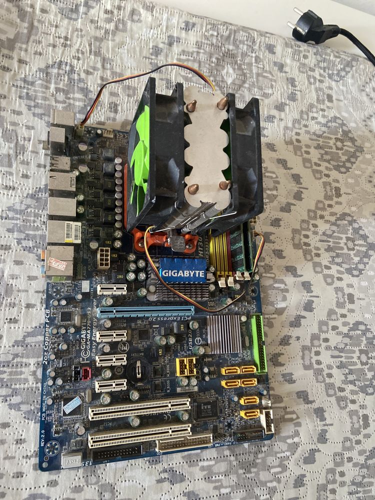 Phenom x6 1045t+8gb Ozy ddr2+ gigabyte материнка