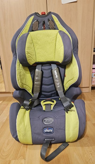 Продам автокресло Chicco