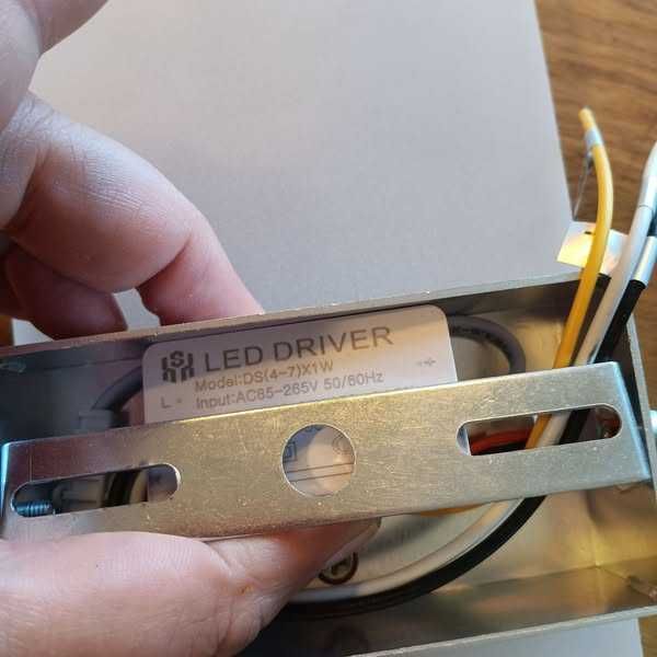 НОВА! LED стенна лампа, 6W, 600LM, топла бяла светлина (3000K)