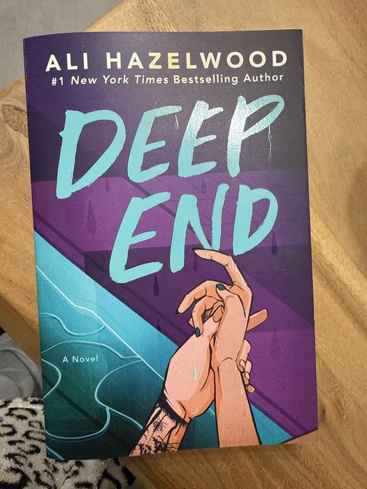 Книга Deep end, автор Ali Hazelwood