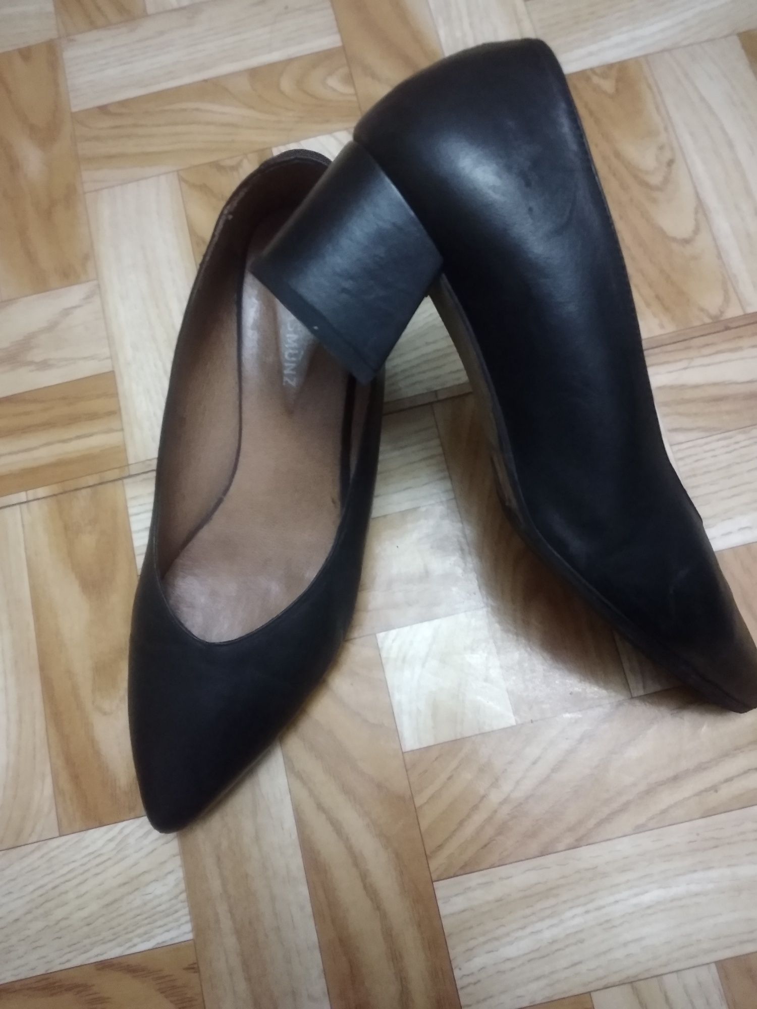 Обувь женская Натуральная кожа Европейский дизайн Покупалась в Москве.