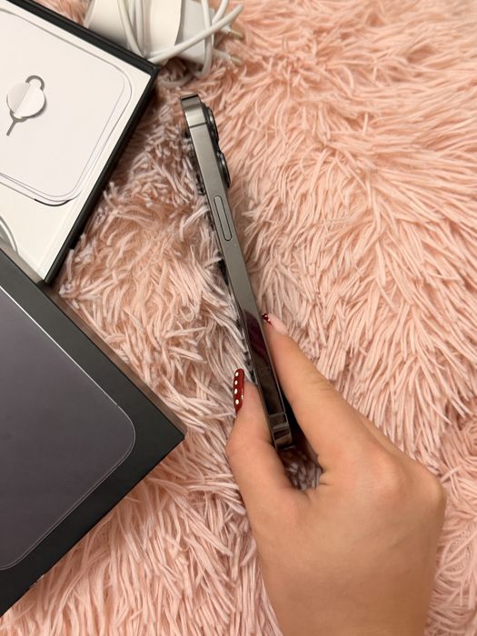 Iphone 13 pro 256 gb + зарядно с адаптер