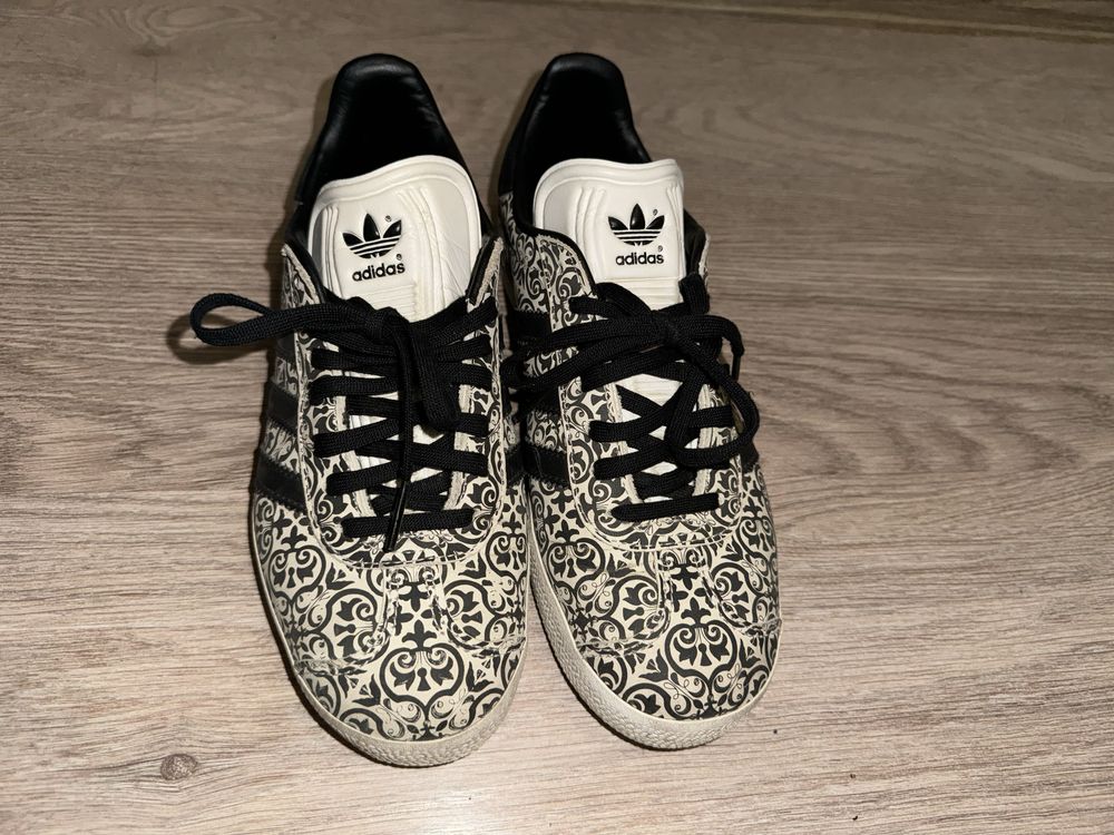 Обувки Nike, Adidas