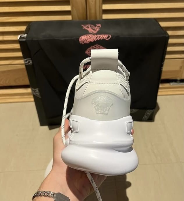 Adidasi versace chain reaction