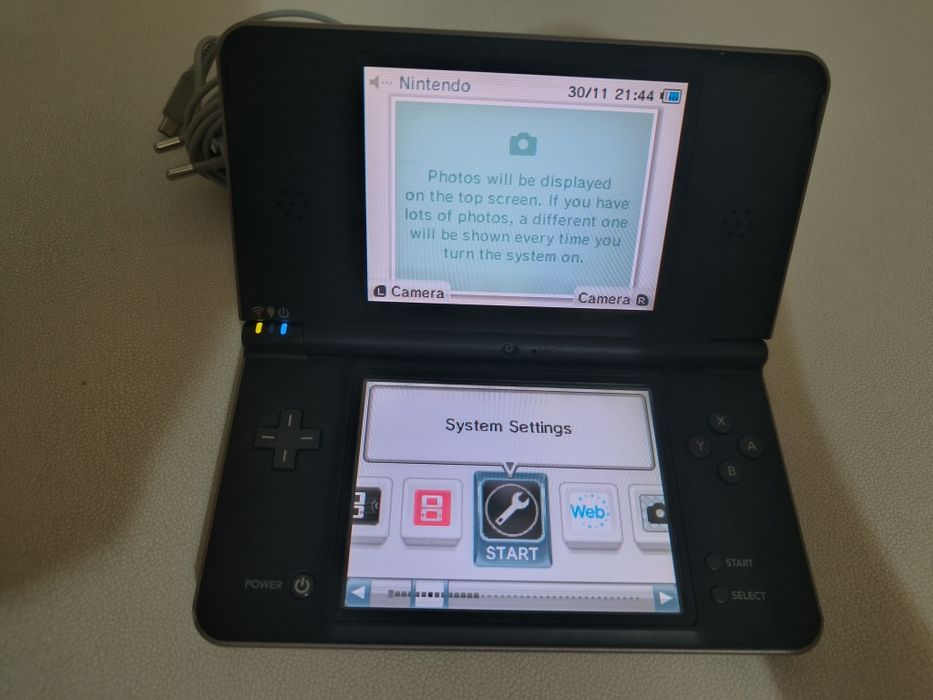 Vând consola  Nintendo Ds XL