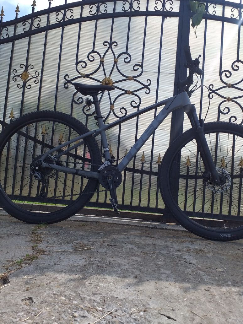 Vând Bicicletă TREK xcaliber7 (Urgent) mărime L/XL