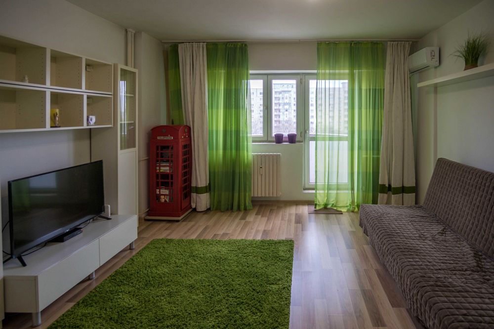 Vand COVOR fir lung Ikea si PERDELE (8 m) - stare FOARTE BUNA